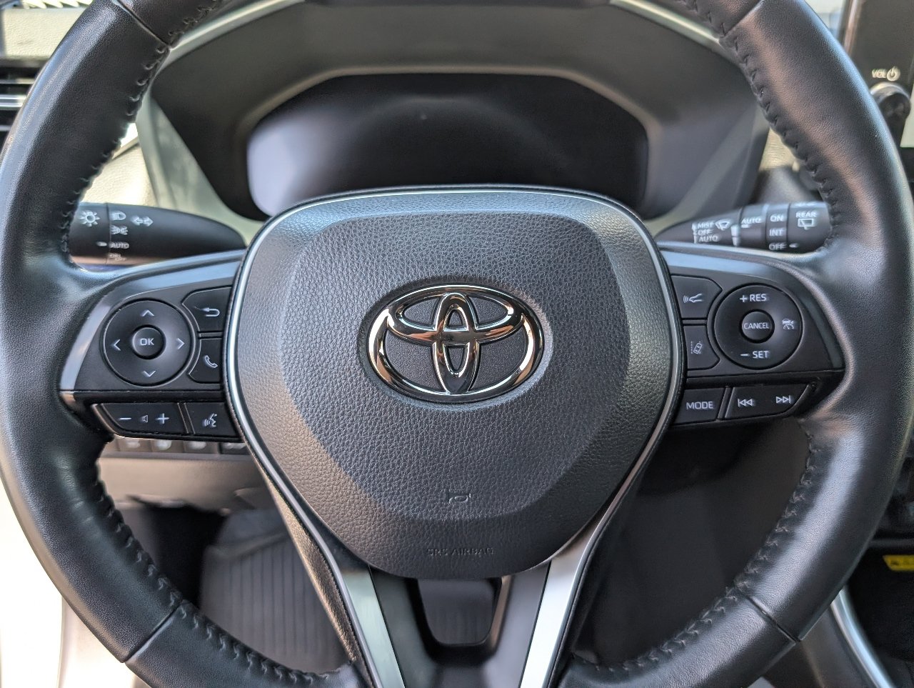 Used 2023 Toyota RAV4 XSE AWD/4WD image 18