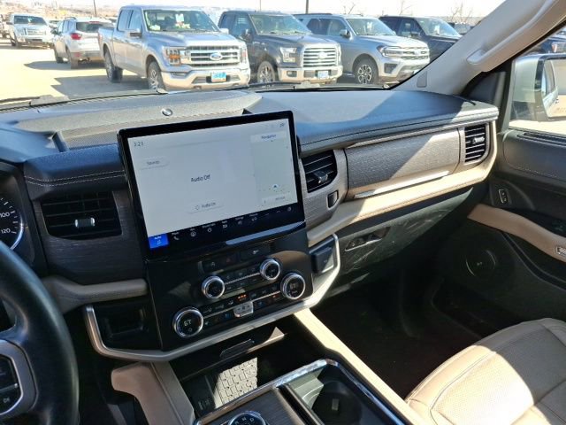 Used 2024 Ford Expedition Limited image 16