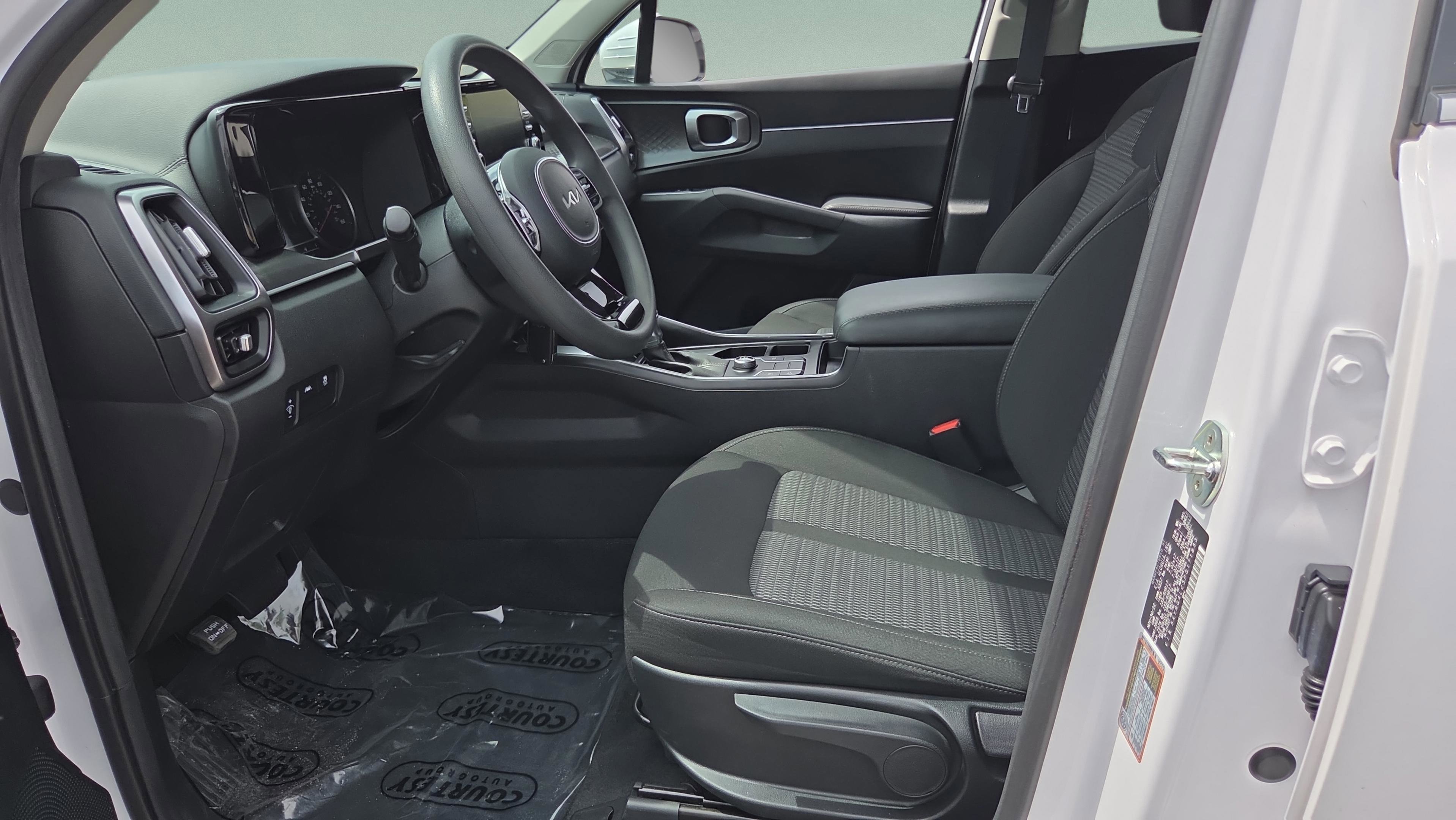 Used 2023 Kia Sorento LX image 32