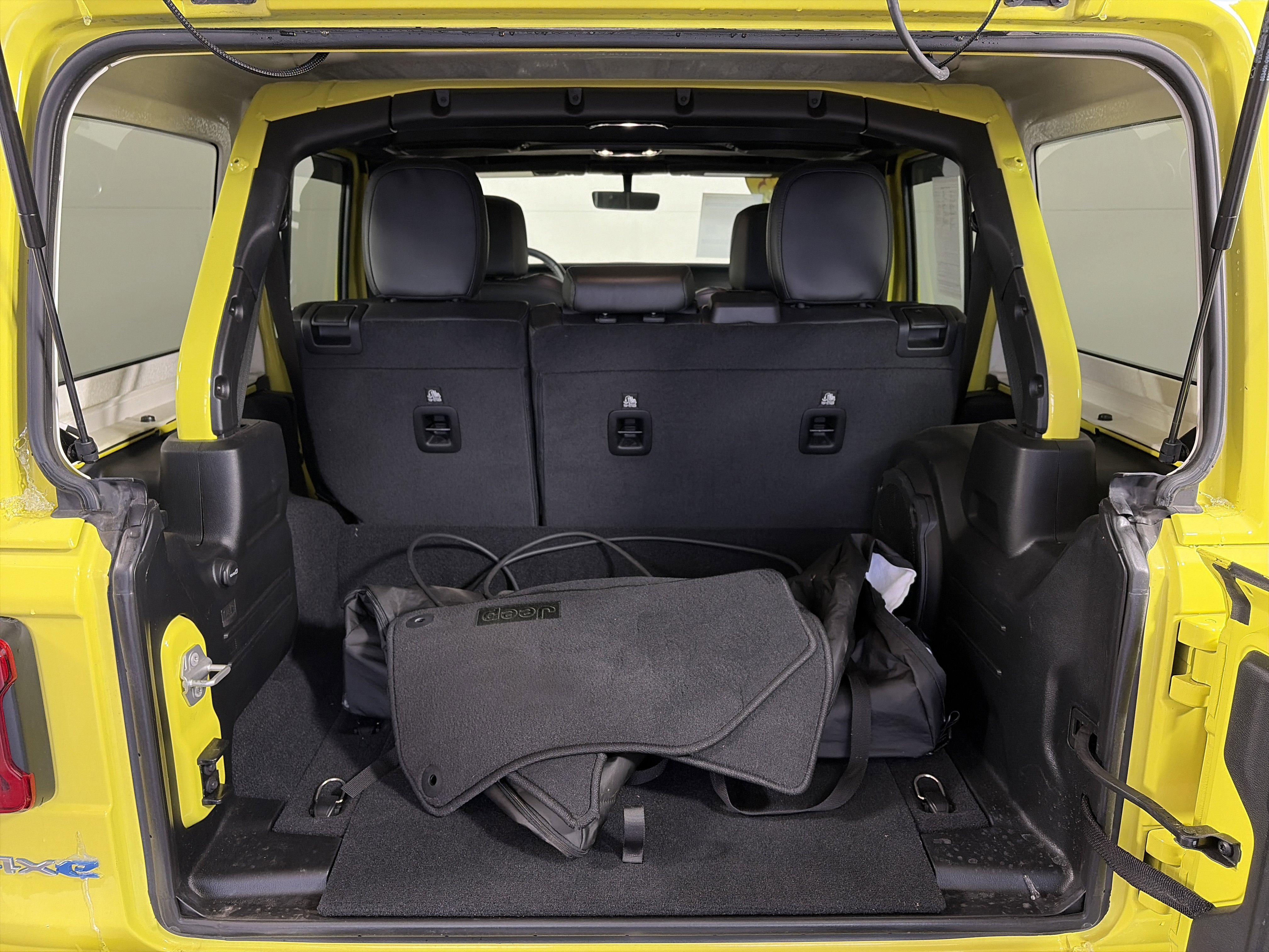 Used 2023 Jeep Wrangler Sahara w/ Cold Weather Group image 14