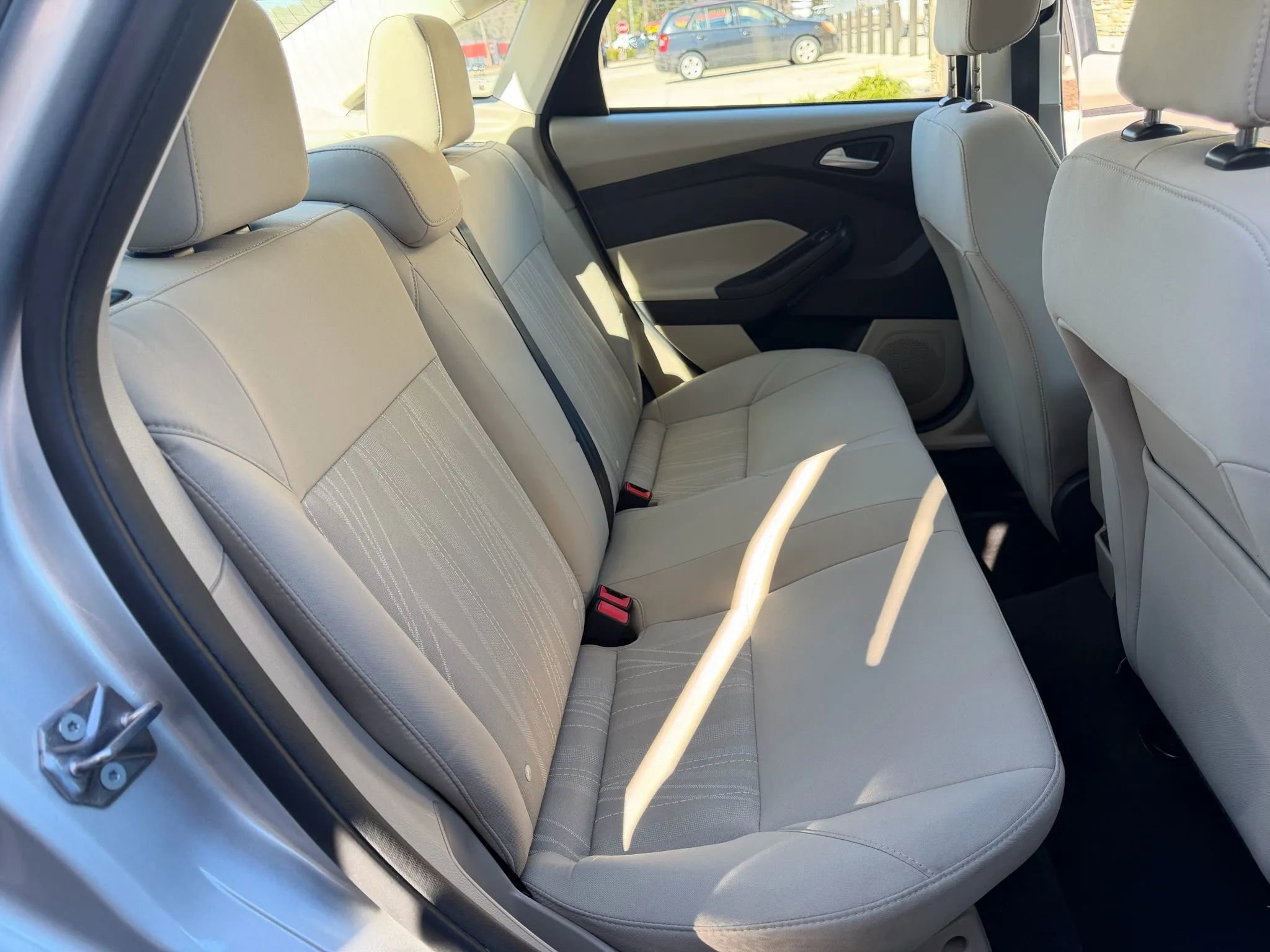 Used 2018 Ford Focus SE FWD image 28