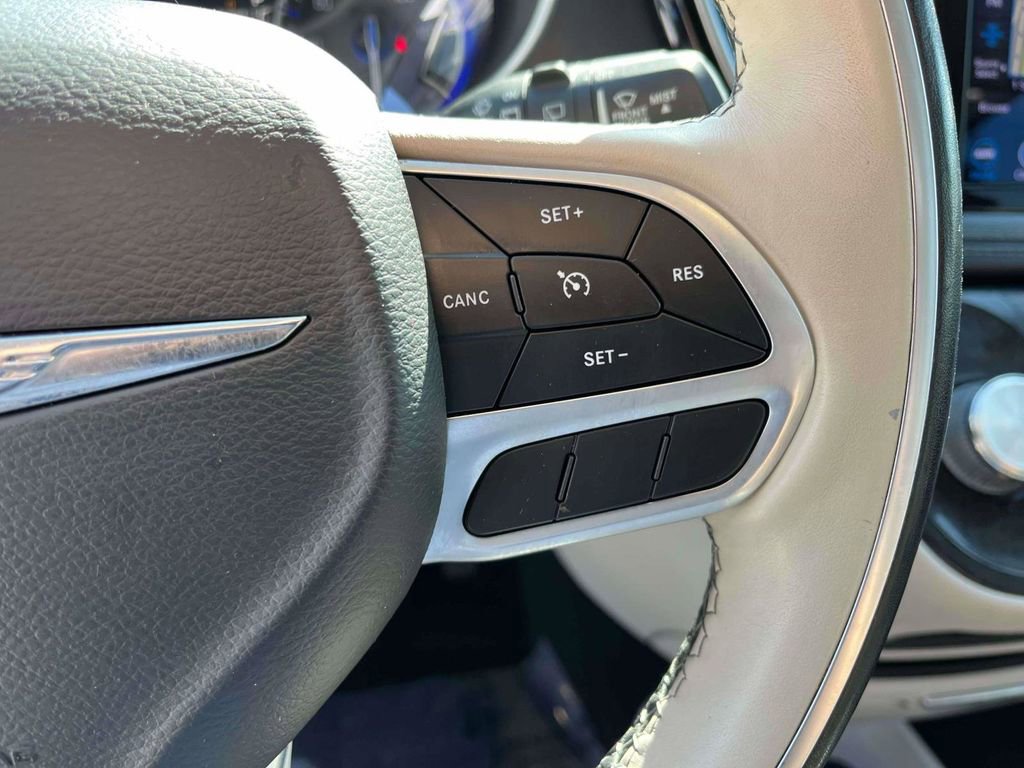 Used 2020 Chrysler Pacifica Limited FWD image 23