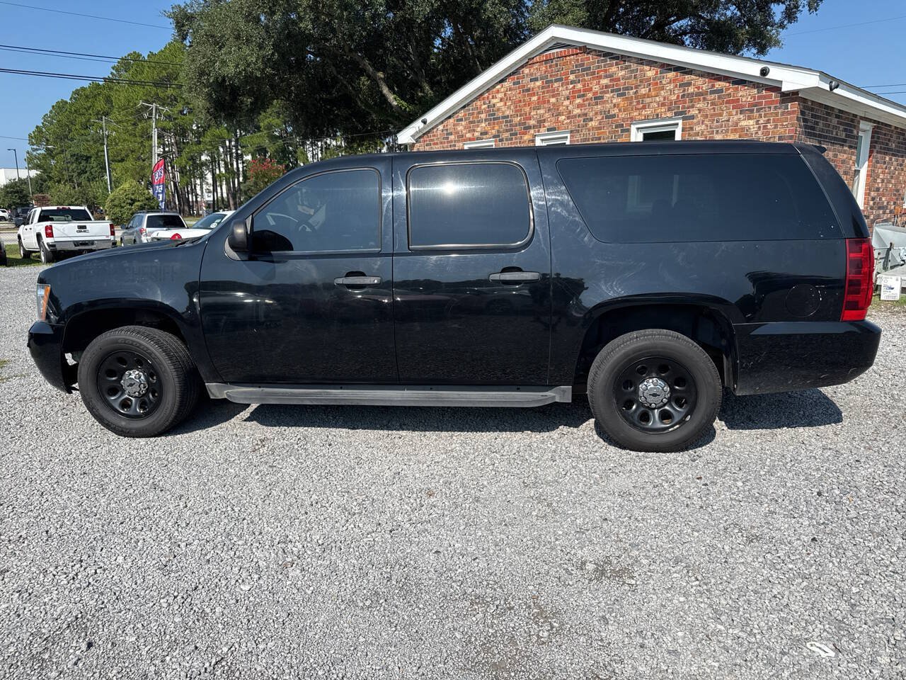 Used 2011 Chevrolet Suburban 2WD image 7