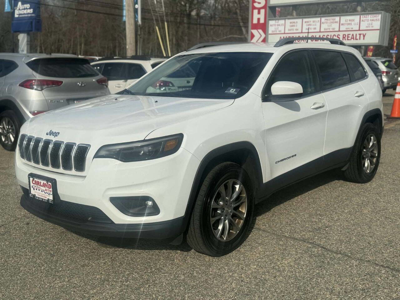 Used 2019 Jeep Cherokee Latitude Plus AWD/4WD image 3