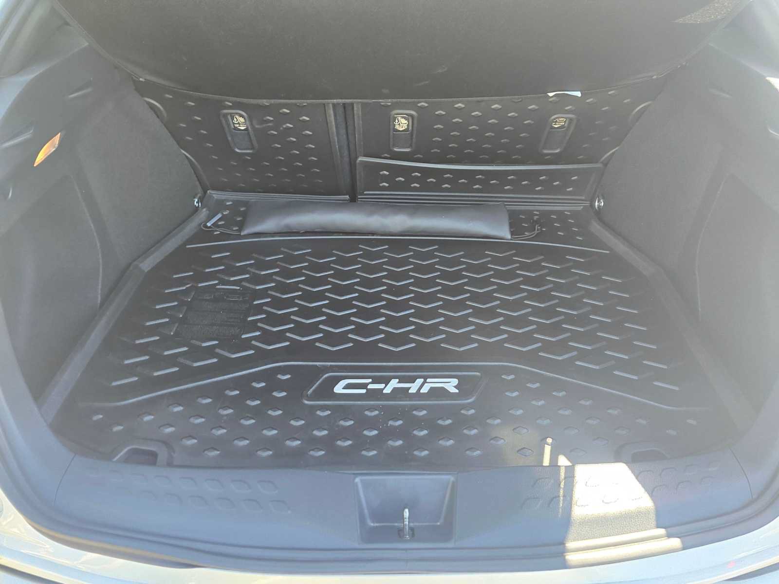 Used 2019 Toyota C-HR XLE FWD image 14