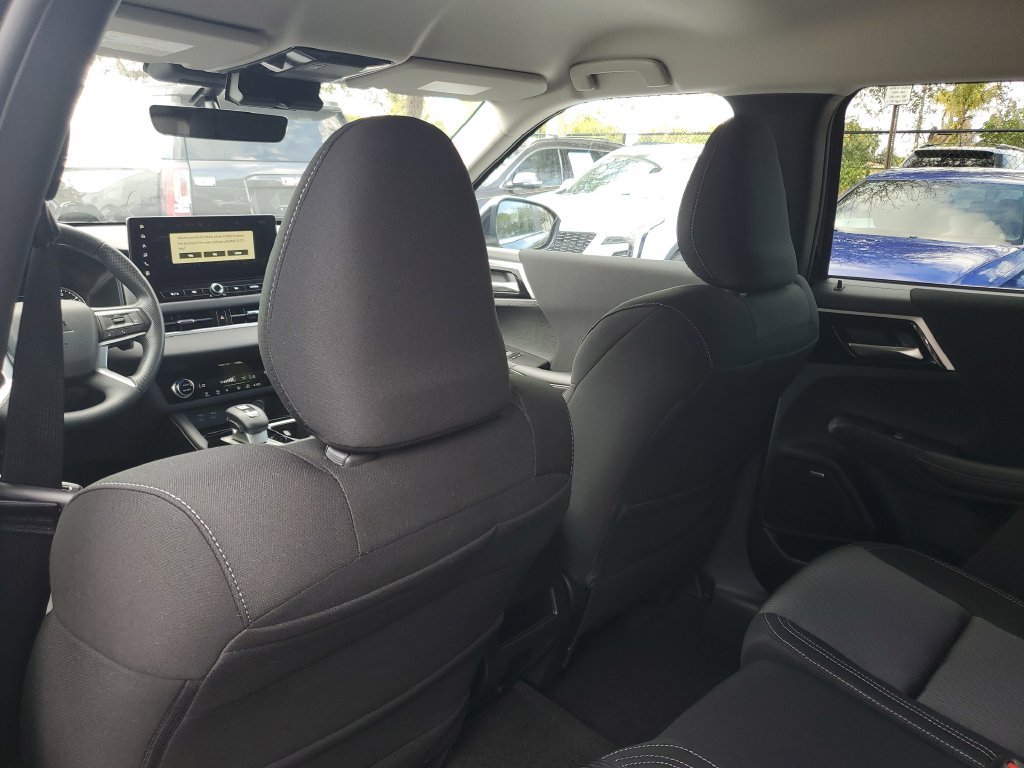 New 2026 Mitsubishi Outlander ES FWD image 13