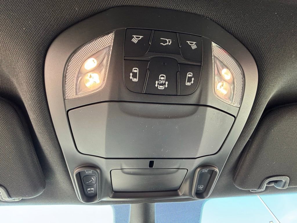 Used 2025 Chrysler Pacifica Limited w/ Trailer Tow Group image 20