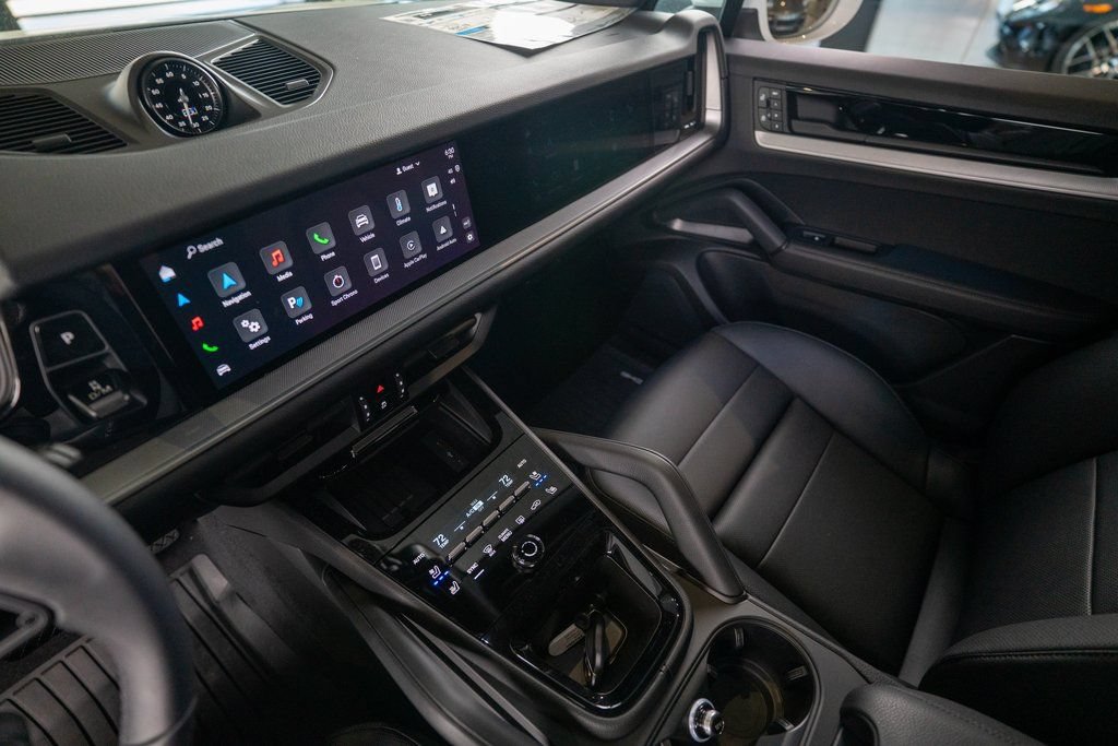 New 2025 Porsche Cayenne AWD/4WD image 28