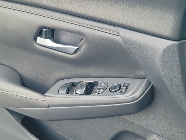 Certified 2025 Nissan Sentra SV FWD image 19
