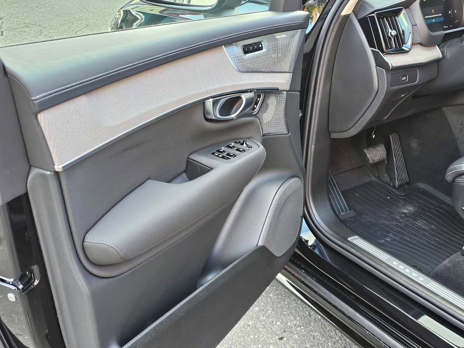 New 2026 Volvo XC90 B6 Ultra w/ Lounge Package image 18