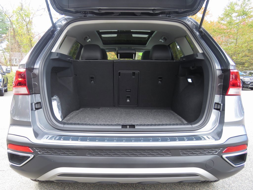 Used 2024 Volkswagen Taos SE w/ Panoramic Sunroof Package image 18