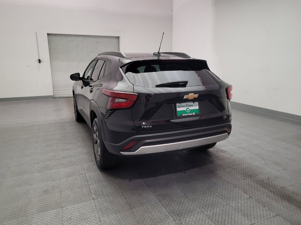 Used 2025 Chevrolet Trax LT w/ LT Convenience Package FWD image 6