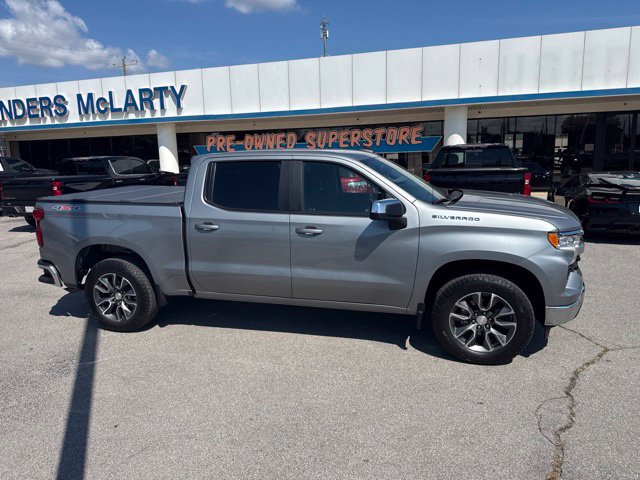 Used 2023 Chevrolet Silverado 1500 LT AWD/4WD image 2