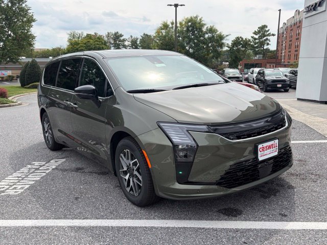 New 2027 Chrysler Pacifica Limited FWD image 2