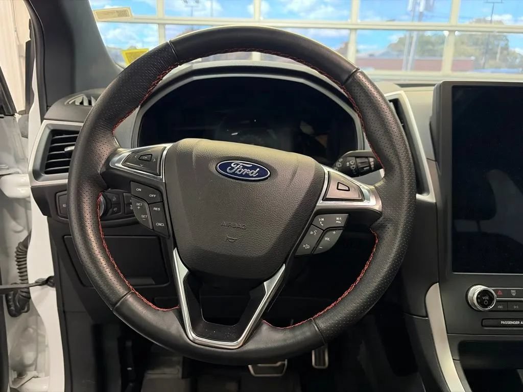Used 2022 Ford Edge ST-Line w/ Cold Weather Package AWD/4WD image 24