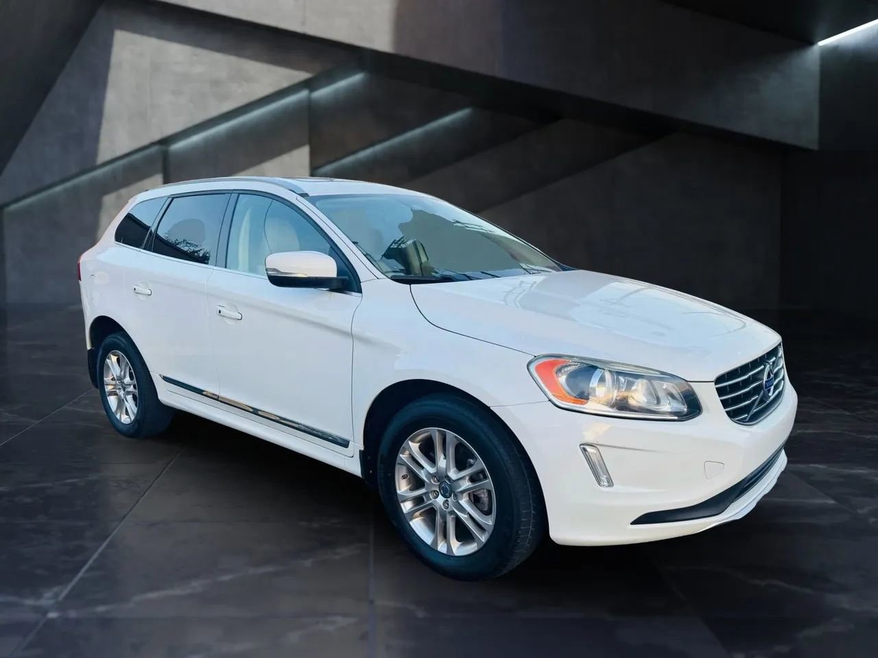 Used 2015 Volvo XC60 3.2 Premier Plus image 2