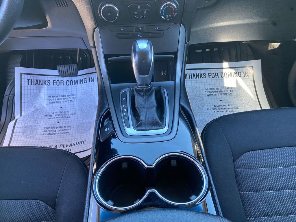 Used 2018 Ford Edge SE image 22