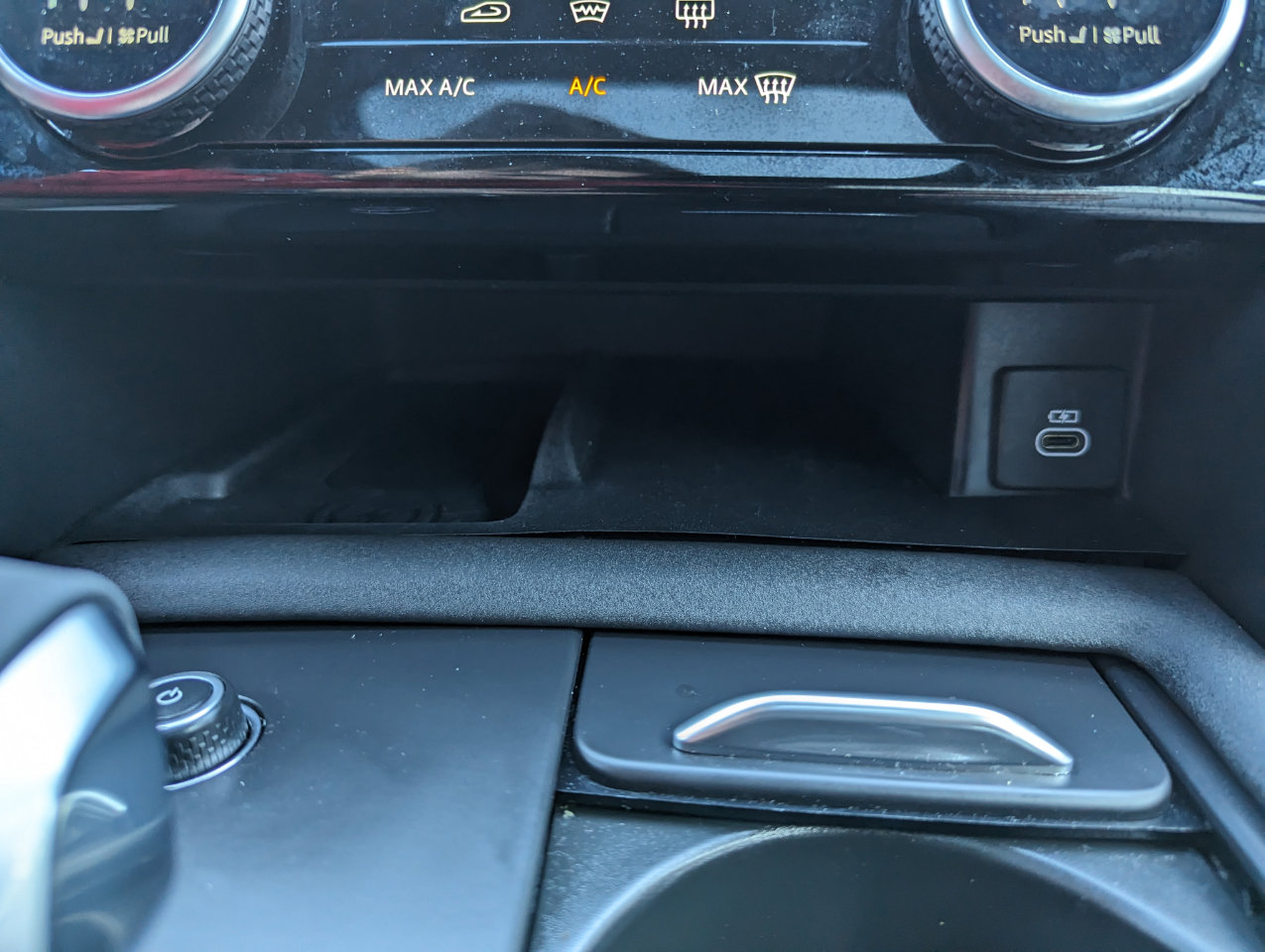 Used 2024 Land Rover Discovery Dynamic SE image 23