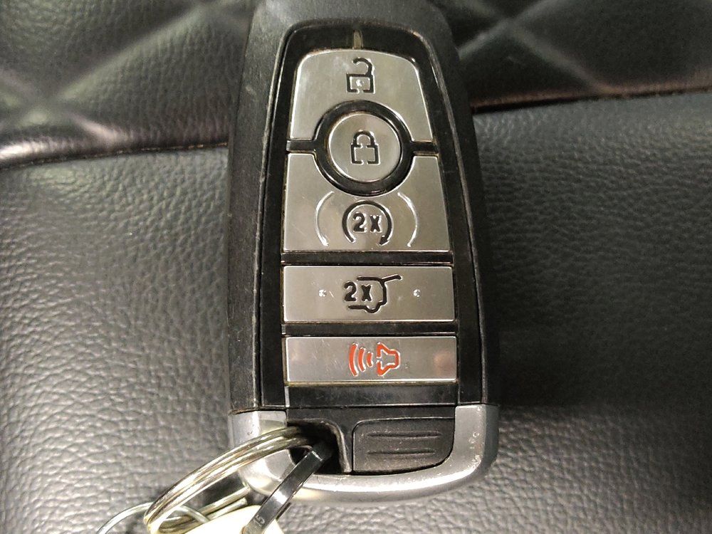 Used 2024 Ford Edge Titanium image 32