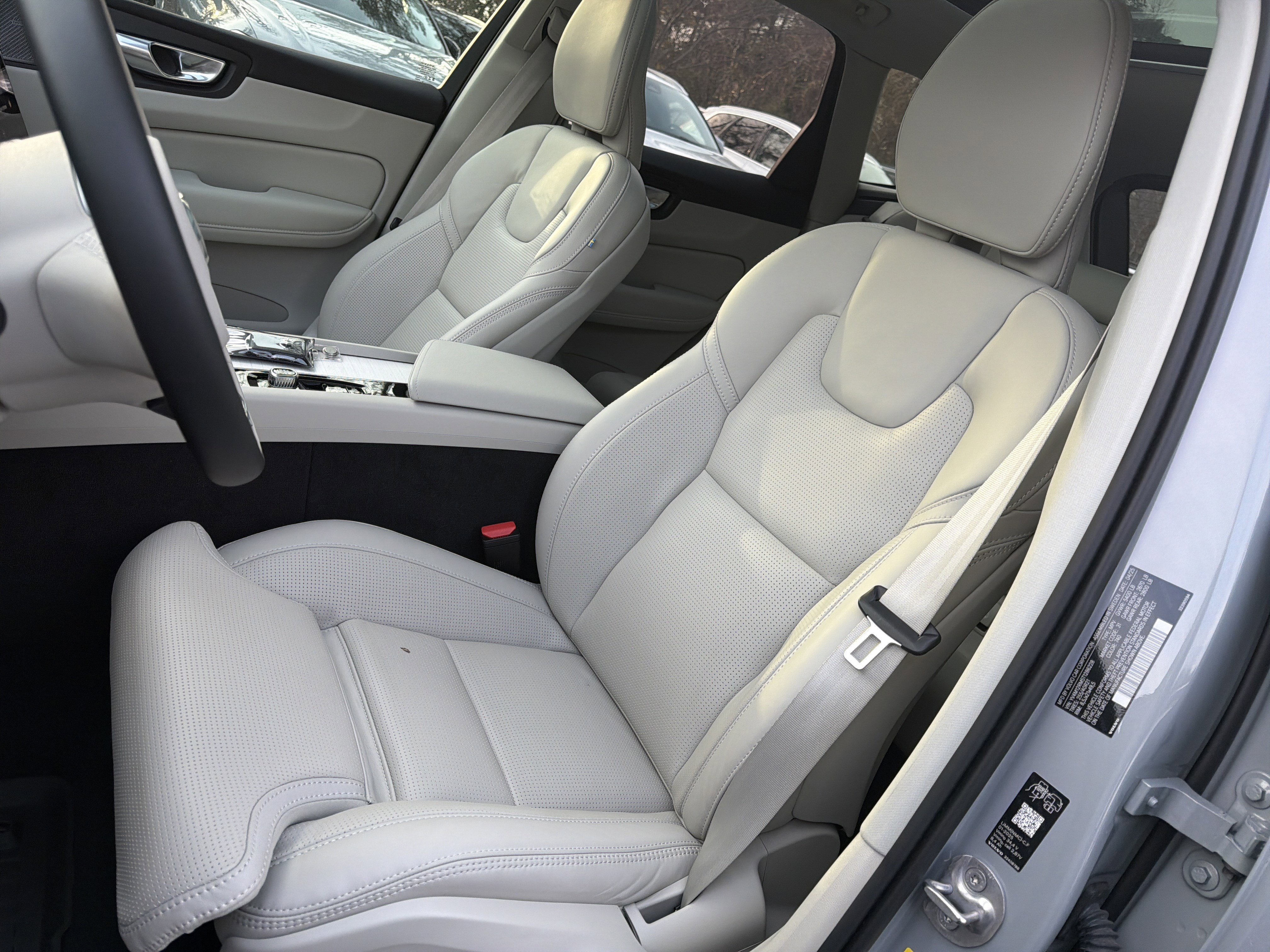 Used 2026 Volvo XC60 B5 Ultra w/ Protection Package Premier image 16