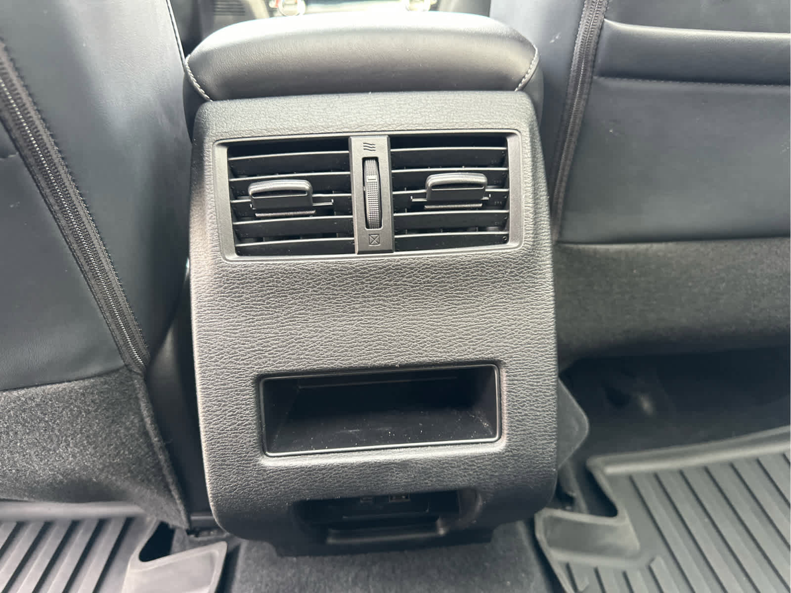 Used 2024 Mitsubishi Outlander SE image 41