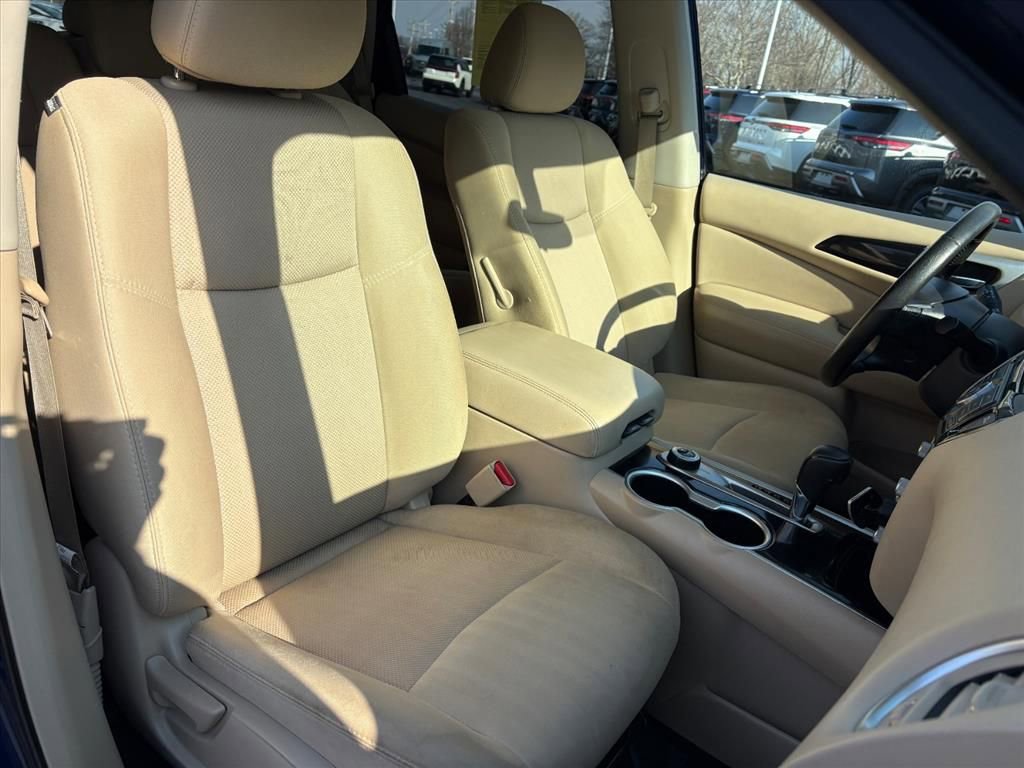 Used 2020 Nissan Pathfinder SV image 16