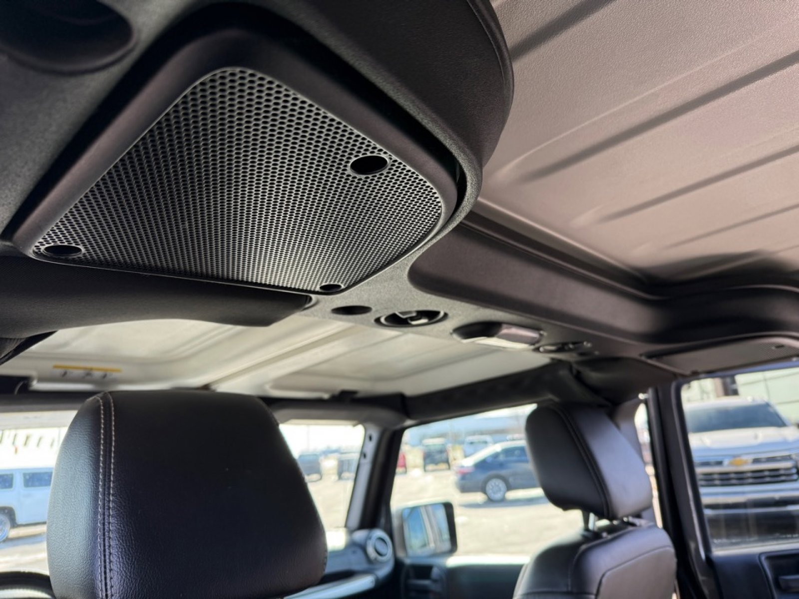 Used 2018 Jeep Wrangler Unlimited Sahara w/ Connectivity Group image 33