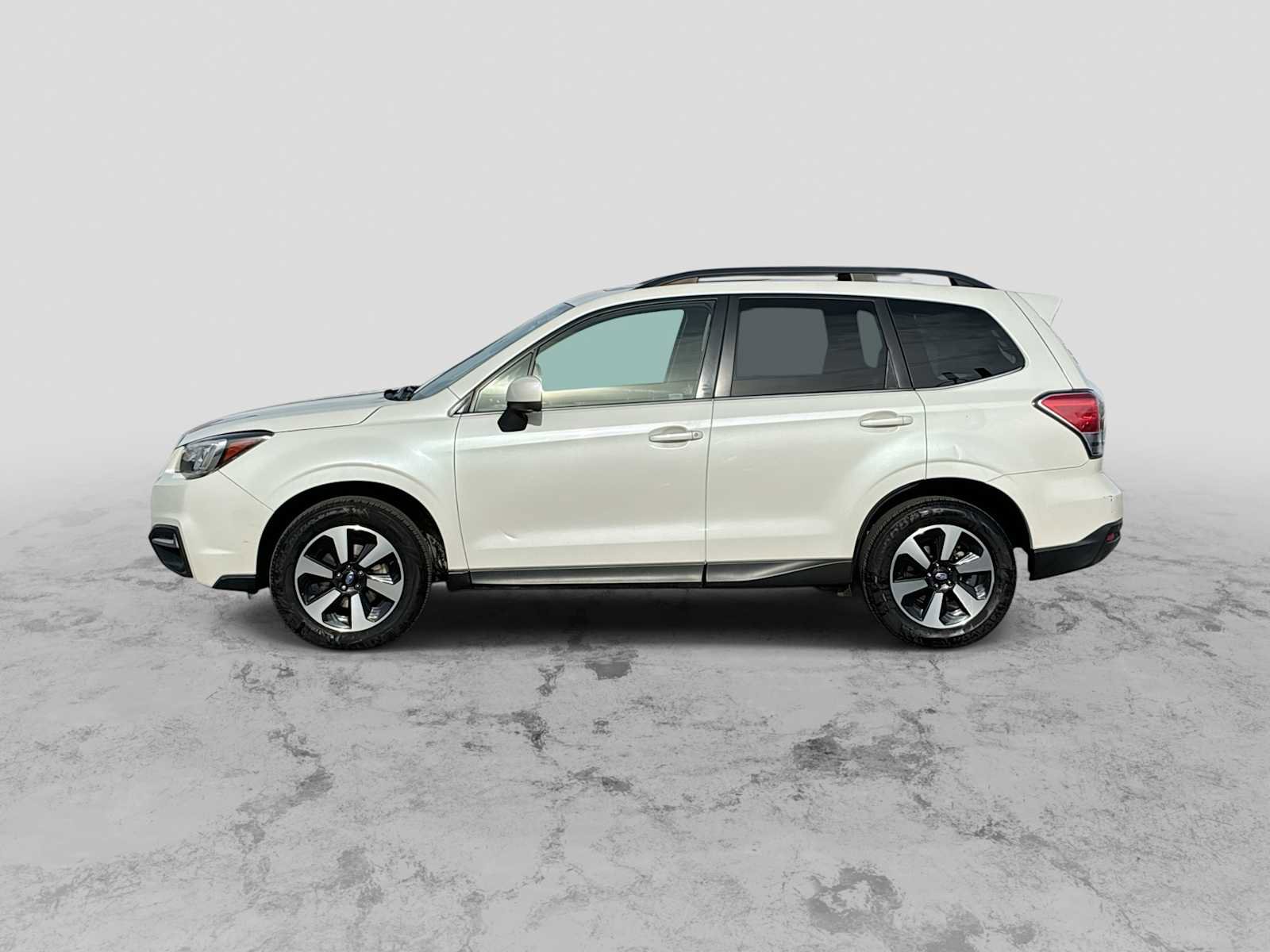 Used 2017 Subaru Forester 2.5i Limited AWD/4WD image 5