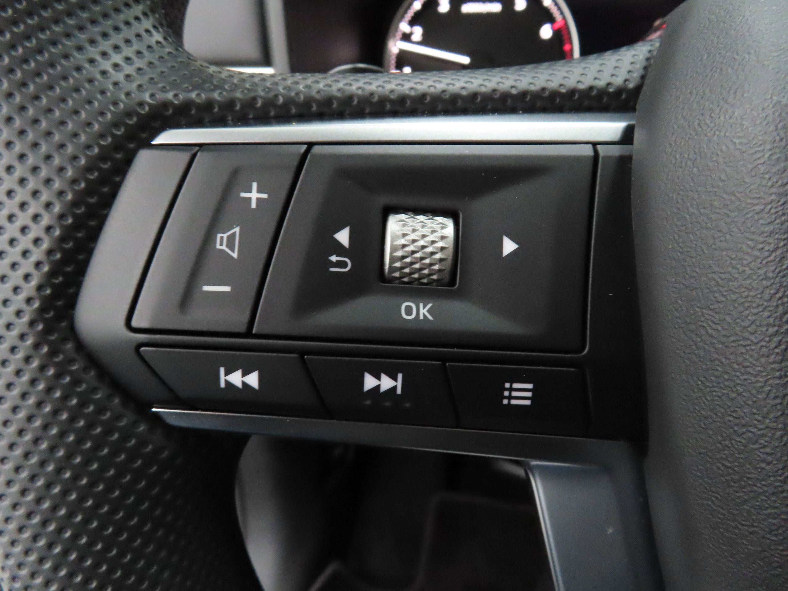 New 2026 Mitsubishi Outlander ES image 12