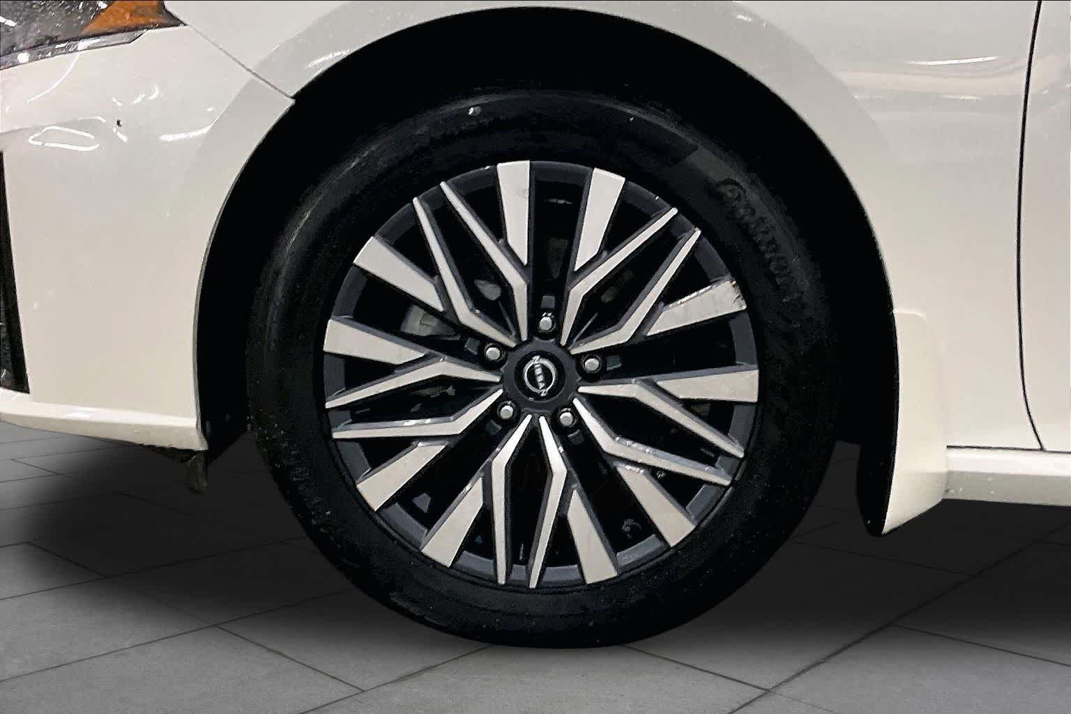 Used 2023 Nissan Altima 2.5 SV AWD/4WD image 11