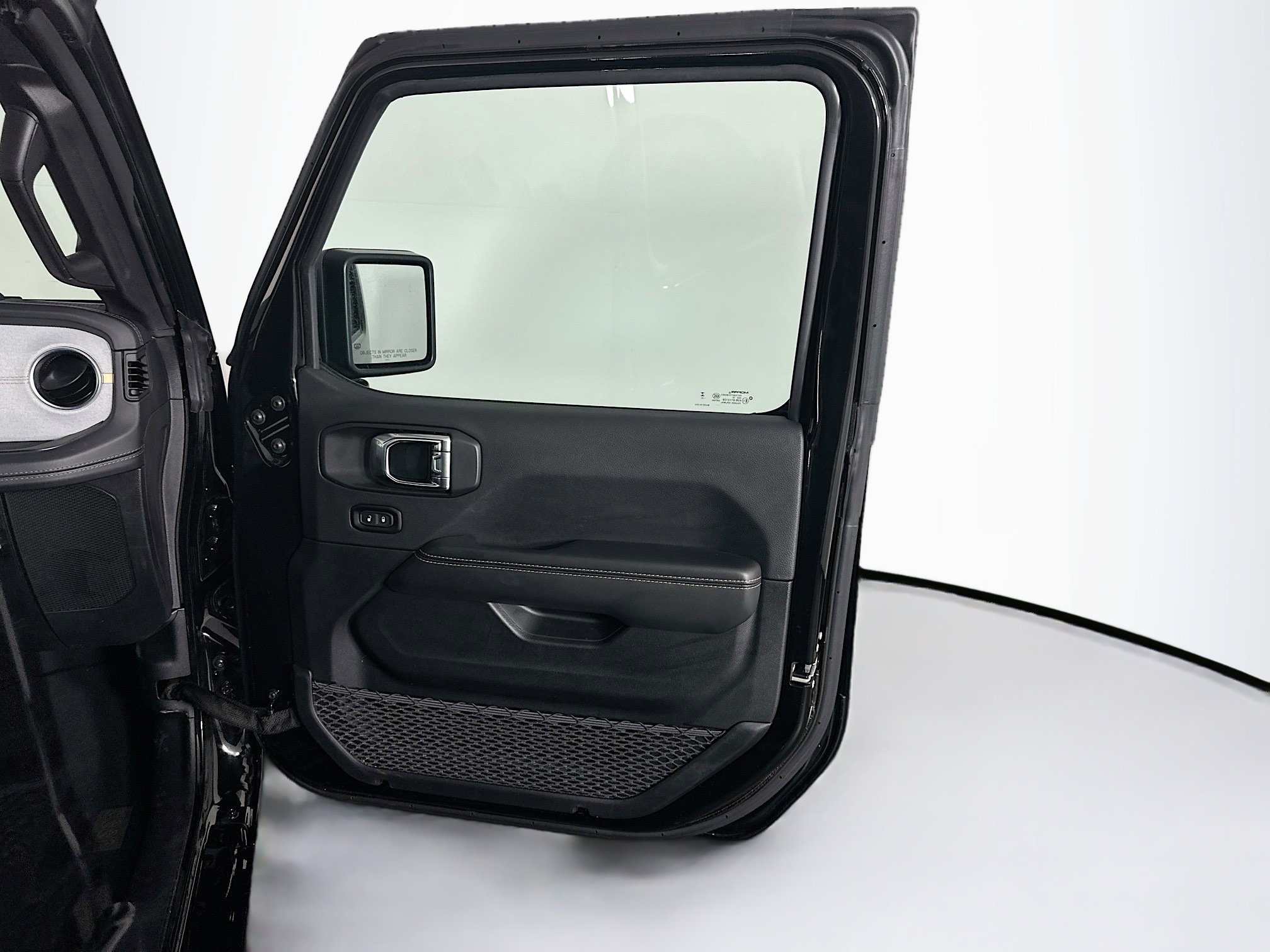 Used 2025 Jeep Wrangler Sahara AWD/4WD image 30