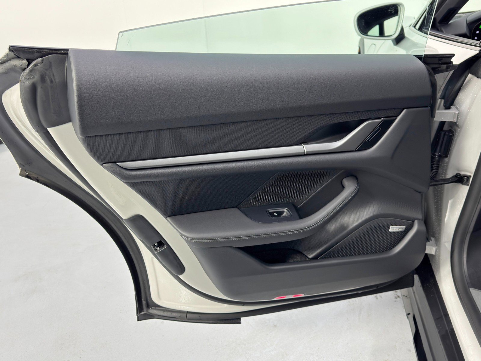 Used 2025 Porsche Taycan 4S w/ Premium Package image 48