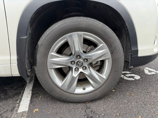 Used 2019 Toyota Highlander Limited AWD/4WD image 7