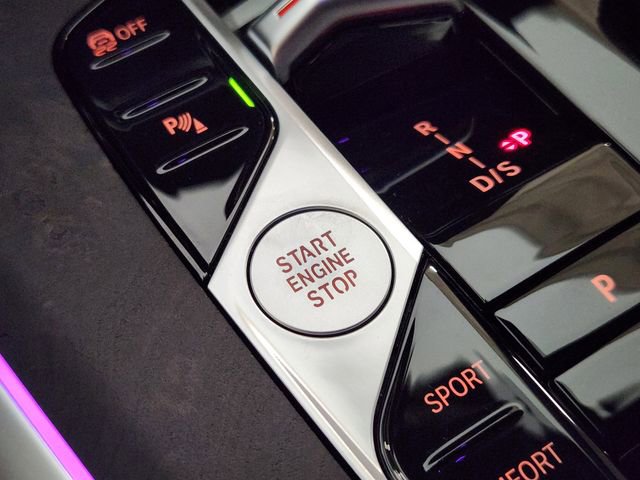 Used 2025 BMW X5 sDrive40i w/ M Sport Package image 21