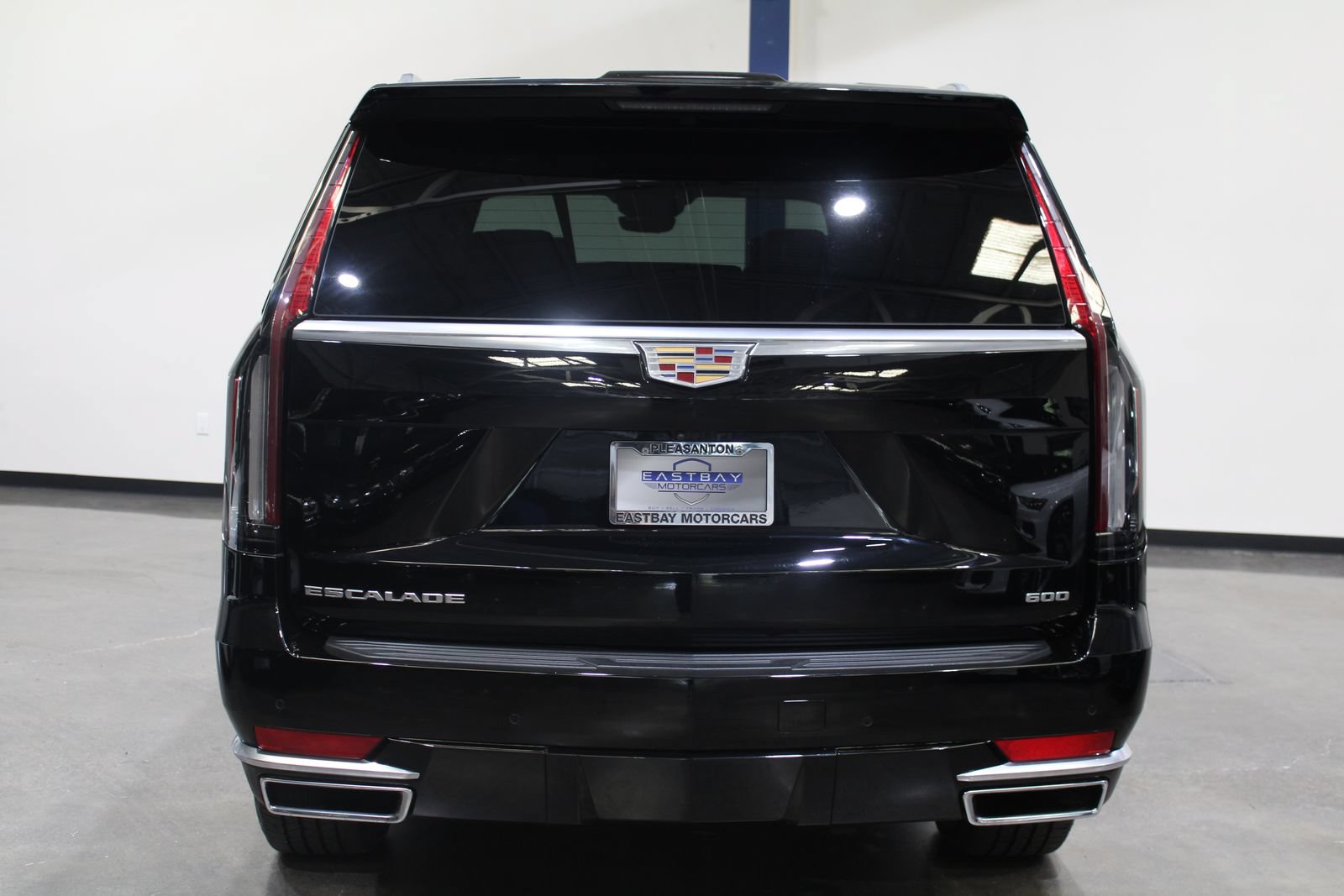 Used 2023 Cadillac Escalade ESV Premium Luxury w/ Performance Package AWD/4WD image 11