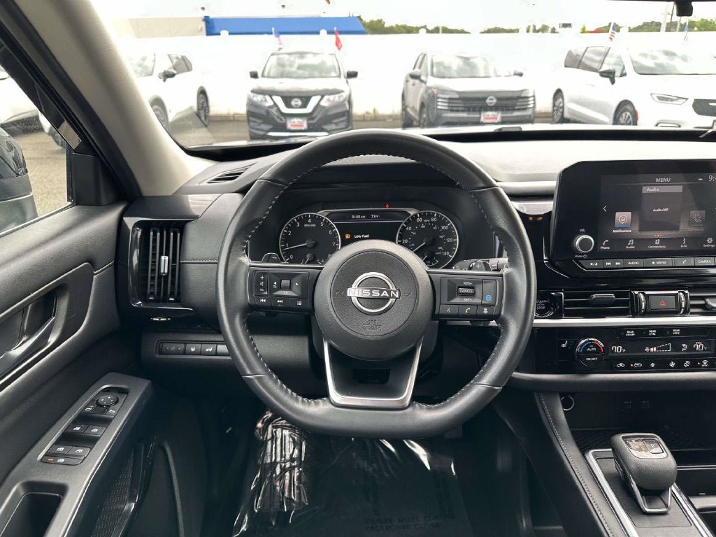 Used 2025 Nissan Pathfinder SV AWD/4WD image 11