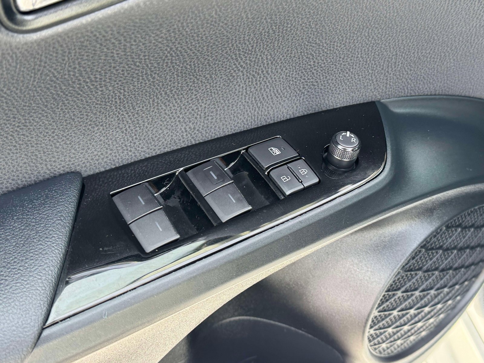 Used 2020 Toyota Prius Prime XLE FWD image 15