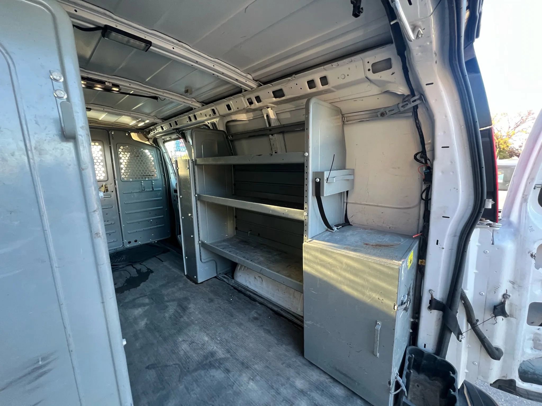 Used 2015 Chevrolet Express 2500 image 17