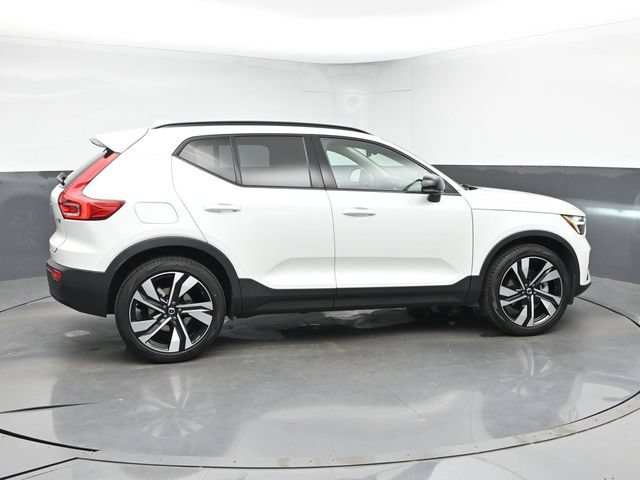 Used 2023 Volvo XC40 B5 Ultimate w/ Protection Package Premier AWD/4WD image 9