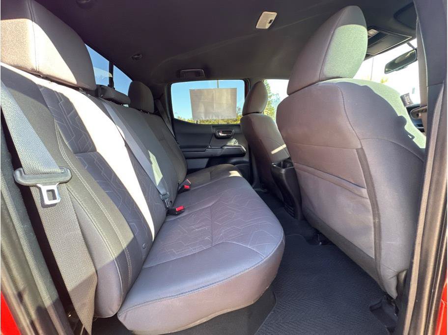 Used 2016 Toyota Tacoma TRD Sport w/ Towing Package RWD image 12