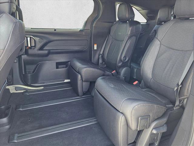 Used 2025 Toyota Sienna Limited image 19