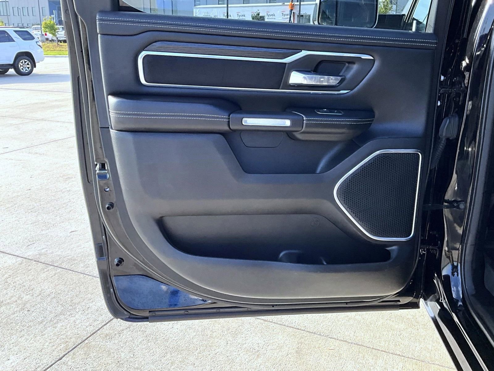 Used 2023 RAM 1500 Laramie AWD/4WD image 18