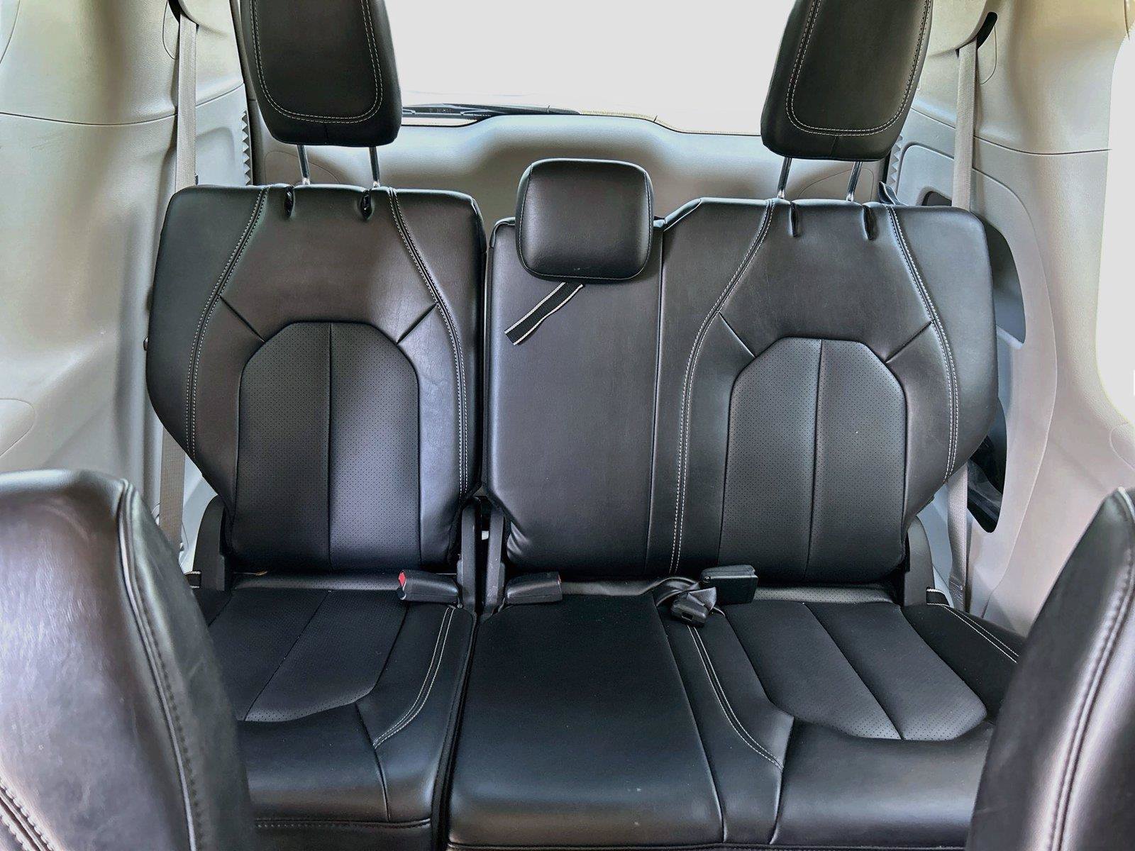 Used 2024 Chrysler Pacifica Touring-L FWD image 22