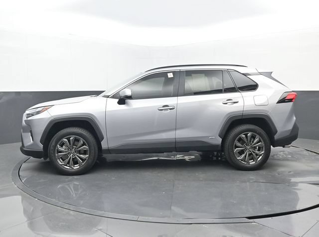 Used 2022 Toyota RAV4 XLE Premium AWD/4WD image 24
