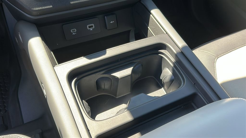 Certified 2023 Land Rover Defender 110 X-Dynamic SE image 18