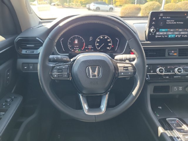 Certified 2025 Honda Pilot Touring image 11