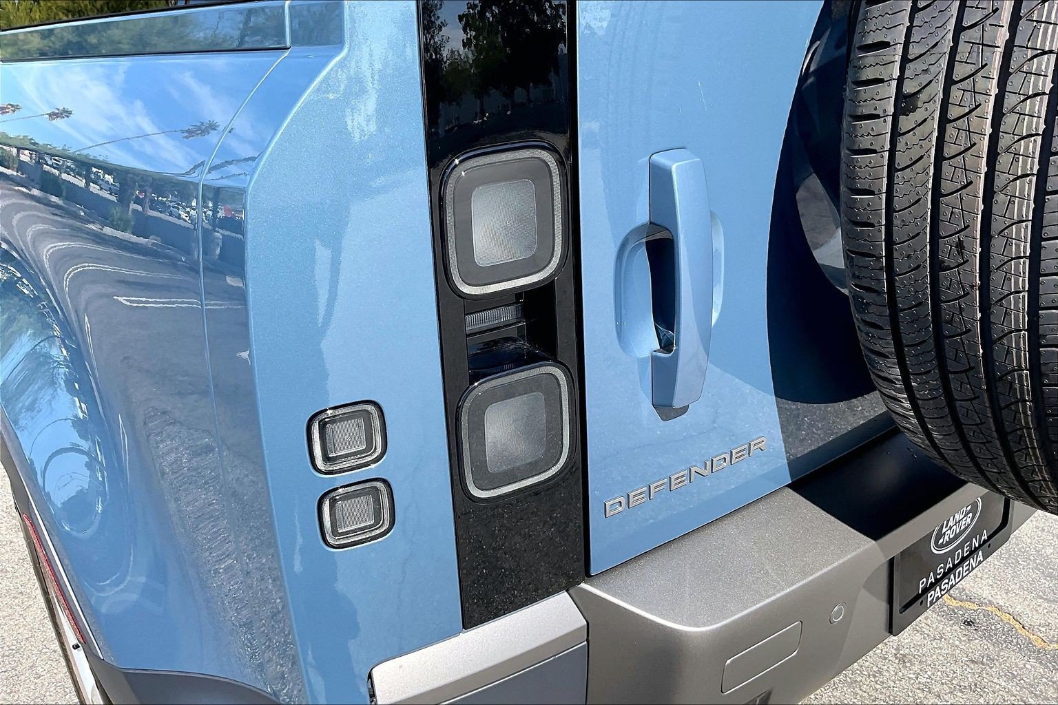 New 2026 Land Rover Defender 110 S AWD/4WD image 8