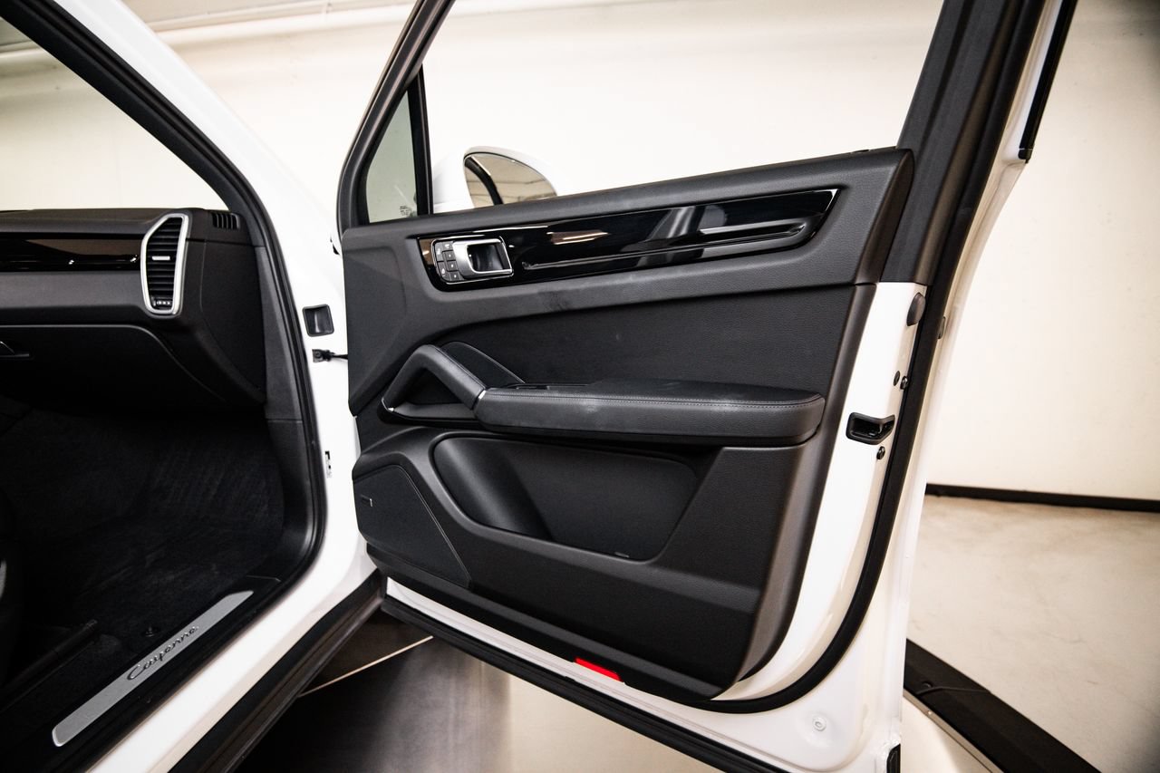 Certified 2023 Porsche Cayenne AWD/4WD image 27