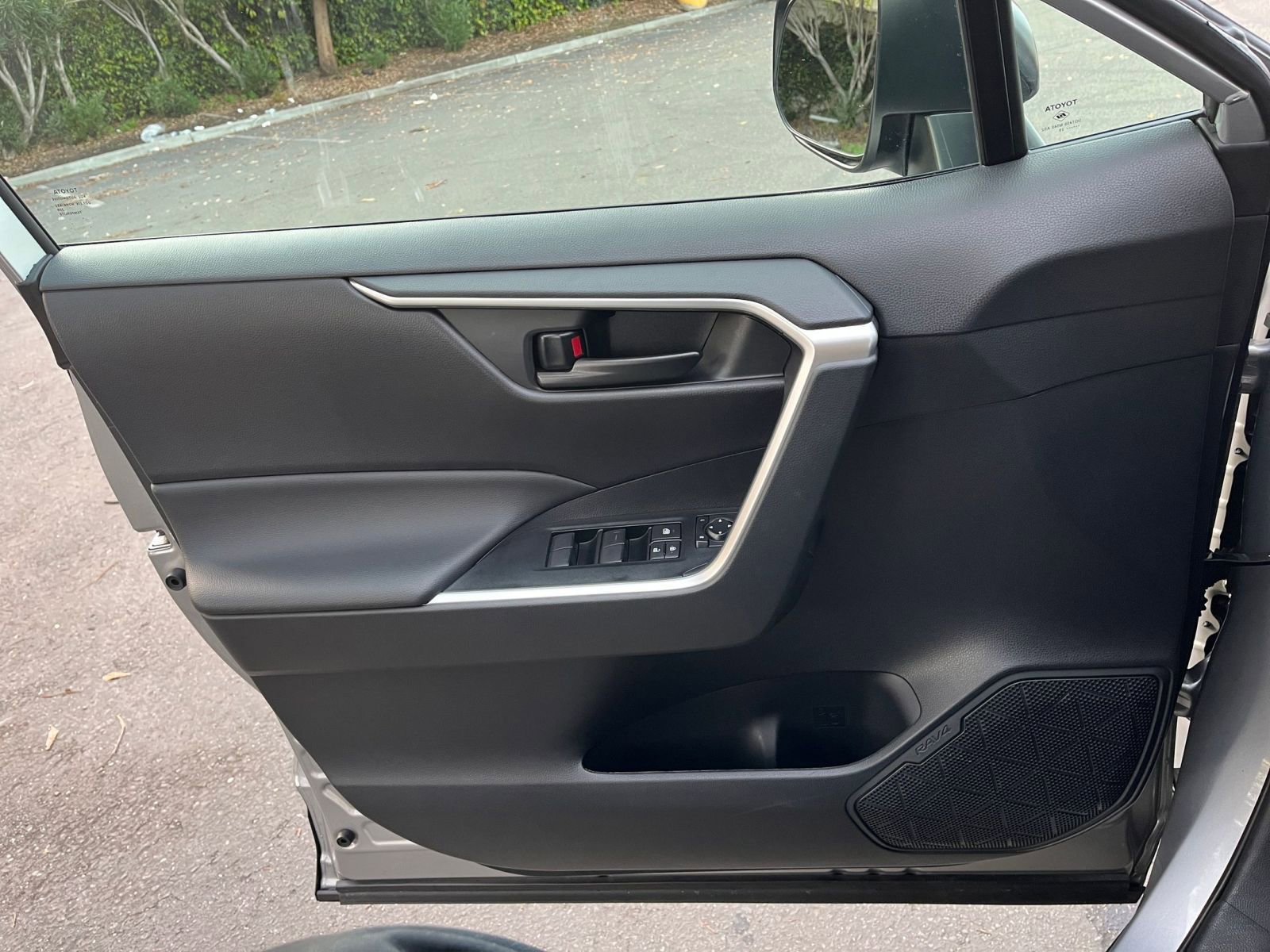 Used 2025 Toyota RAV4 LE image 20