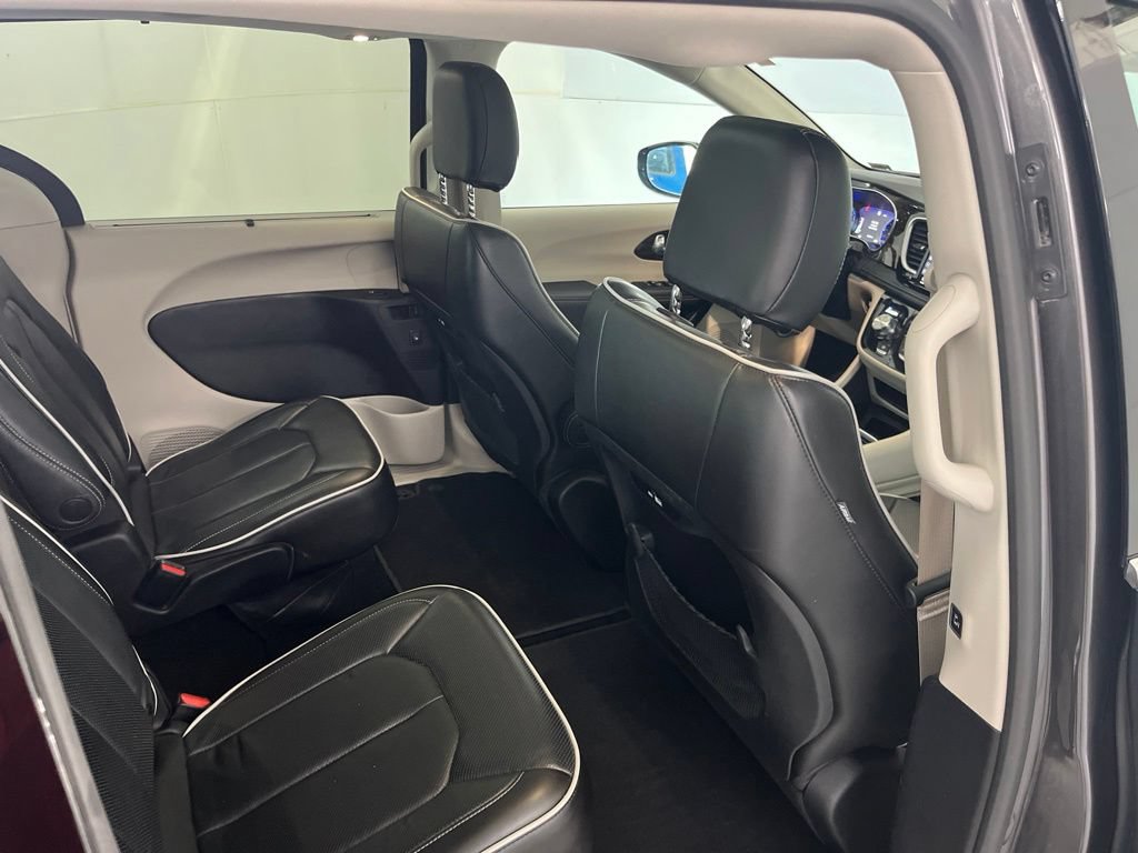 Used 2023 Chrysler Pacifica Limited FWD image 26